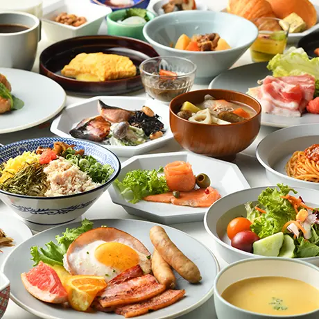 【期間限定／開業記念】80品以上！出来立てがうれしいライブキッチンで腹ペコ大満足の朝食ビュッフェ★